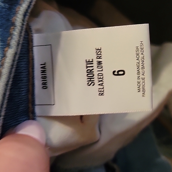 Express Shorts - Picture 2 of 3